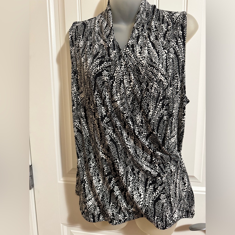 Tahari Black and White Wrap Blouse Sleeveless size XL brand new w/tag